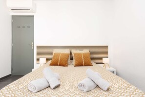 Fer et planche à repasser, Wi-Fi, literie fournie