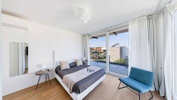 3 bedrooms, iron/ironing board, travel cot, free WiFi