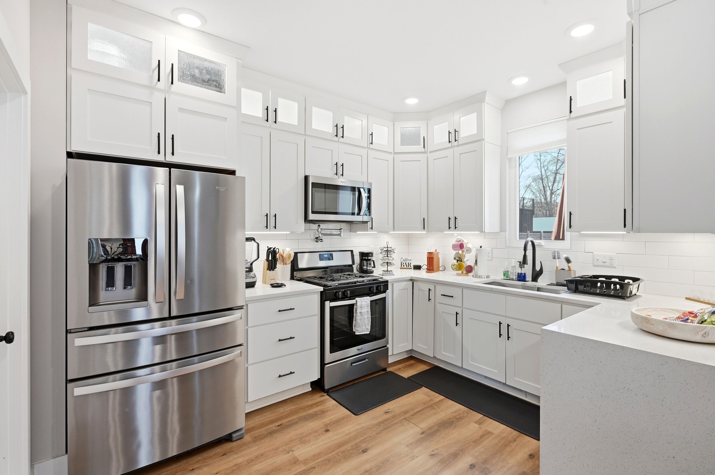 Micro-ondes, four, plaque de cuisson, lave-vaisselle