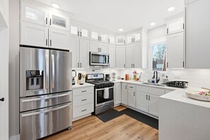 Micro-ondes, four, plaque de cuisson, lave-vaisselle