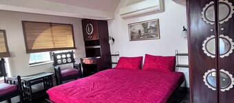 Cottage 5min to M-2 Motorway, 10min to BahriaTown