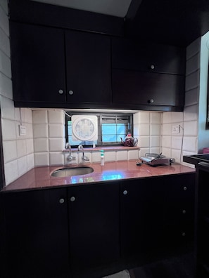 Interior - Cottage 5min to M-2 Motorway, 10min to BahriaTown (Lahore)