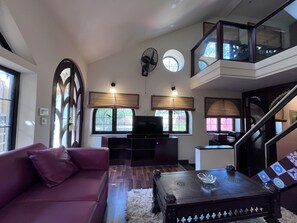 Smart TV - Cottage 5min to M-2 Motorway, 10min to BahriaTown (Lahore)