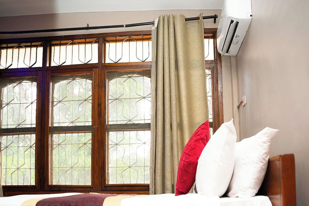 Chambre Simple Deluxe, balcon, vue ville | Bureau, espace de travail pour ordinateur portable, Wi-Fi gratuit