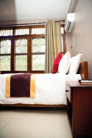 Chambre Simple Deluxe, balcon, vue ville | Bureau, espace de travail pour ordinateur portable, Wi-Fi gratuit