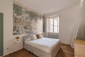 Tabla de planchar con plancha, wifi y ropa de cama 