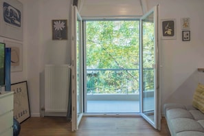 TV - Modern Urban Flat next to the city center (Athina)