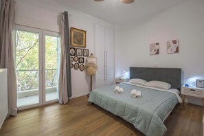 Iron/ironing board, WiFi, bed sheets - Modern Urban Flat next to the city center (Athina)