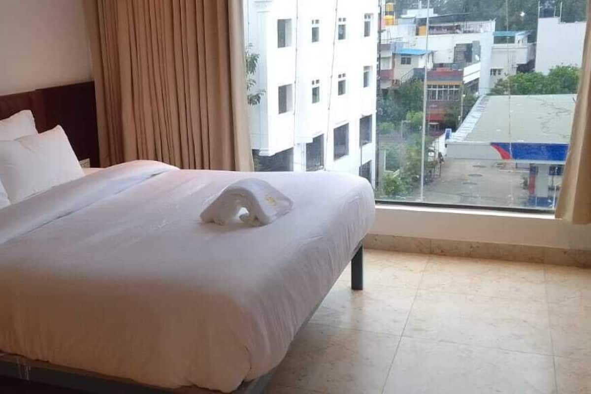 Desk, laptop workspace, iron/ironing board, free WiFi