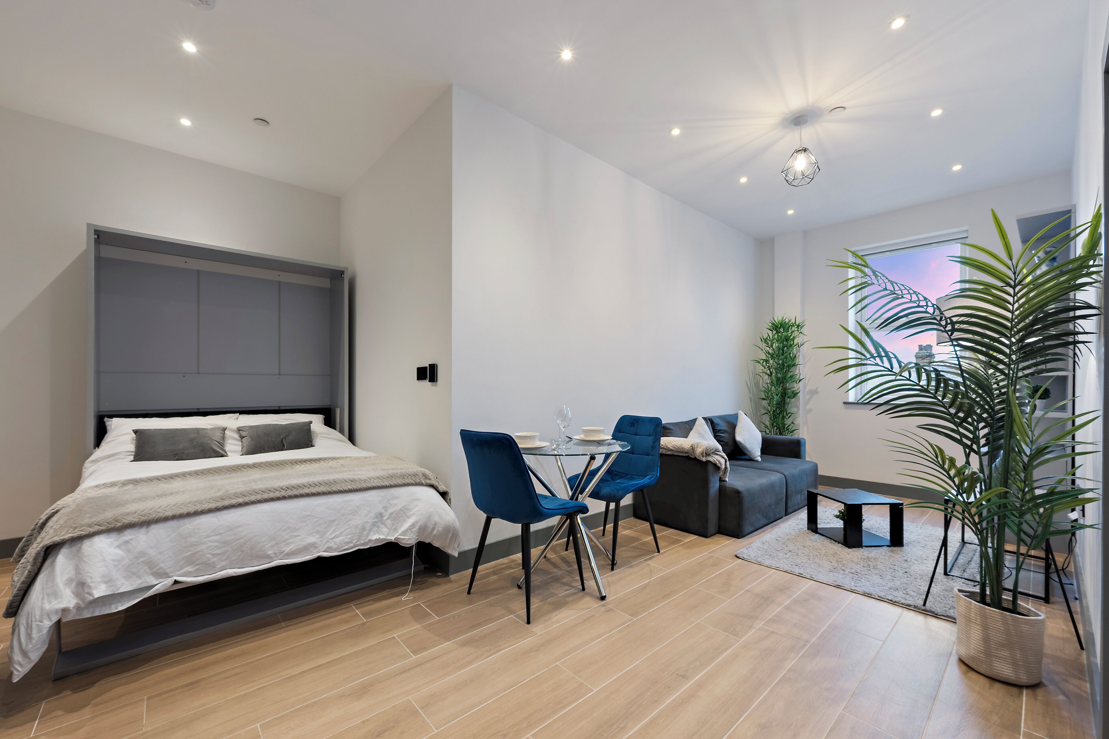 Silitysrauta/-lauta, Wi-Fi, vuodevaatteet