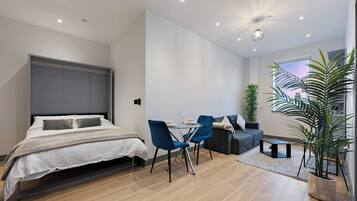 Silitysrauta/-lauta, Wi-Fi, vuodevaatteet