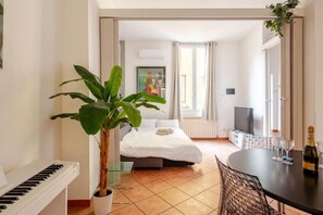 2 bedrooms, in-room safe, desk, free WiFi