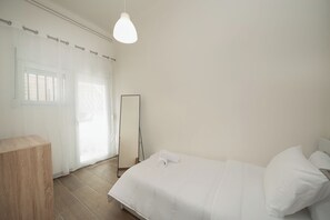 2 bedrooms, desk, soundproofing, iron/ironing board - Santa Marina - Comfortable & Cozy House in Egaleo (Egaleo)