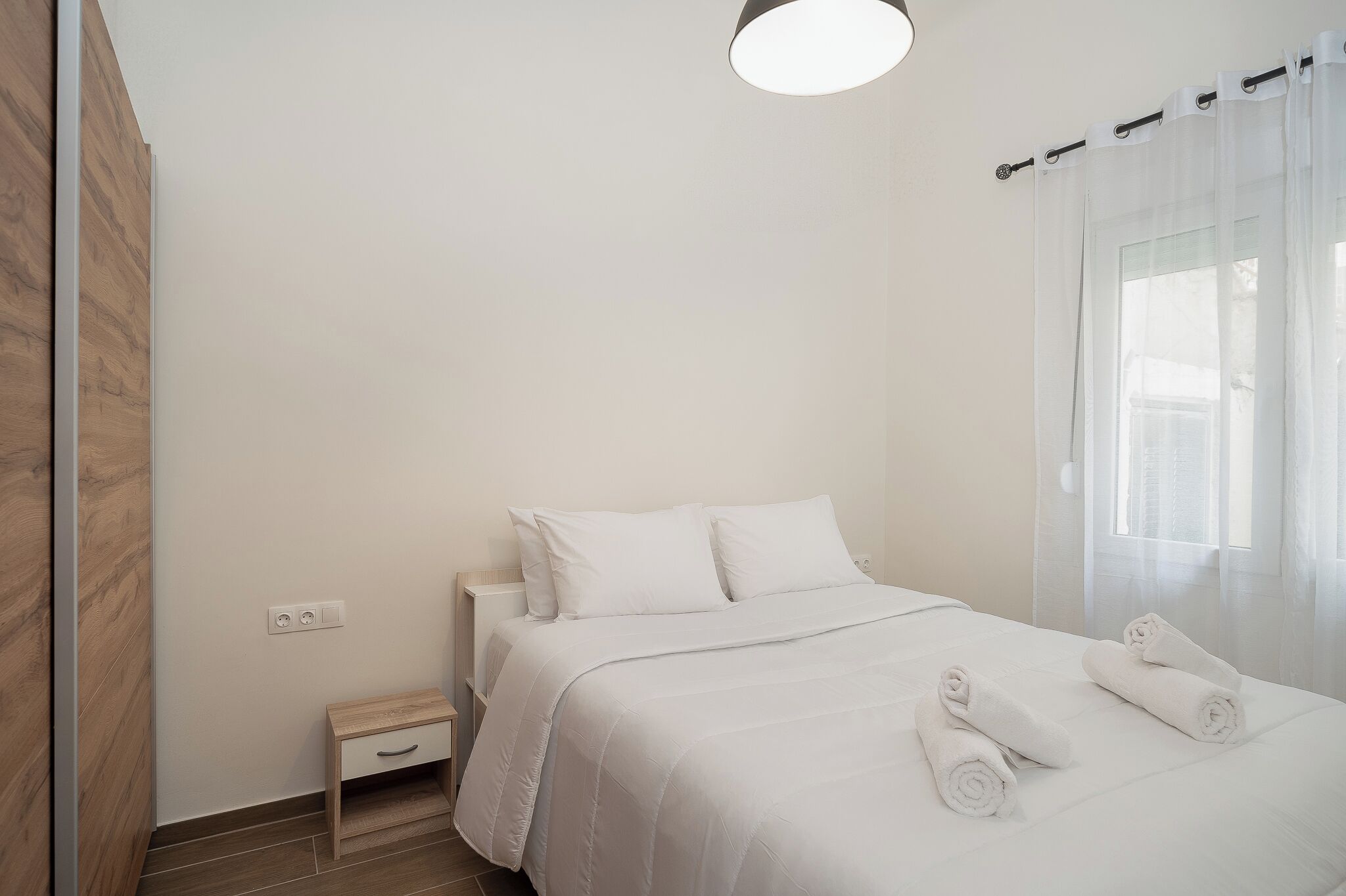 2 slaapkamers, een bureau, geluiddichte muren