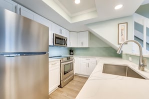 Refrigerador, microondas, horno, placa de cocina