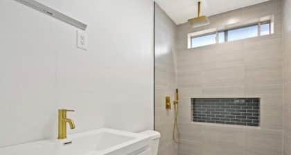 Coastal Oasis! 3 Beds/2.5 baths. Pool/Jaccuzzi