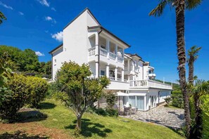Exterior - Villa Garden with 3 bedrooms and pool, sea view (Ičići)