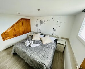 2 bedrooms, iron/ironing board, travel cot, free WiFi - La Casita de La Pared: Ideal house for families, with game room. (LOS REALEJOS)