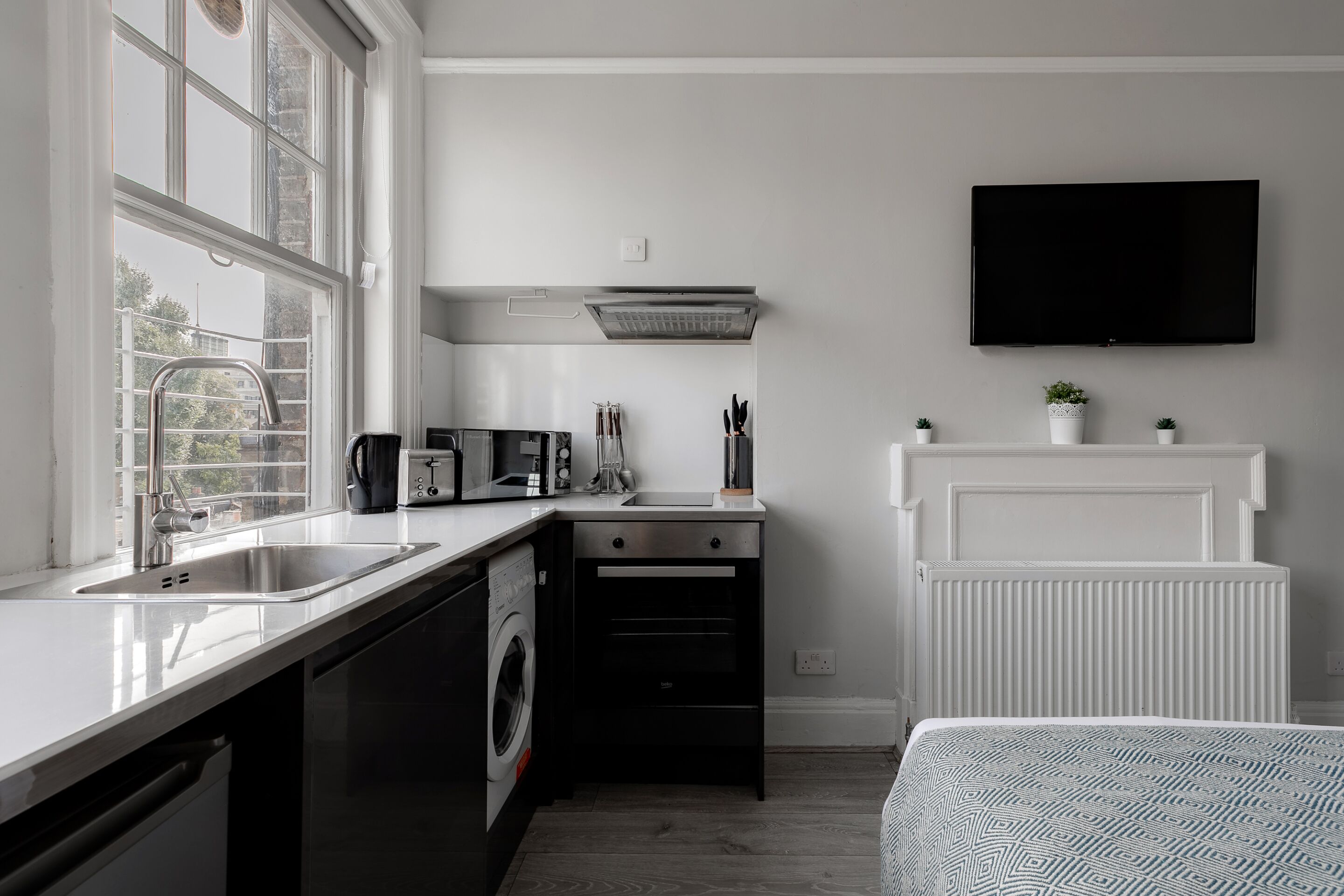 Studio | Private kitchen | Fridge, microwave, oven, dishwasher