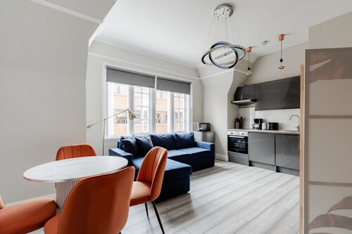 Apts in the Heart of High st Kensington