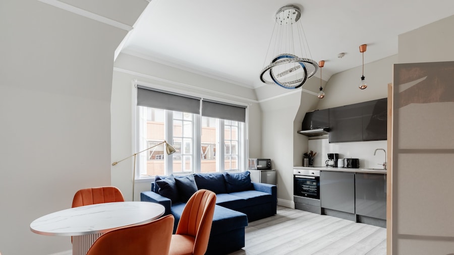 Apts in the Heart of High st Kensington