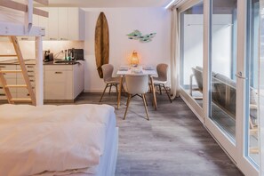 Lit parapluie, Wi-Fi, draps fournis