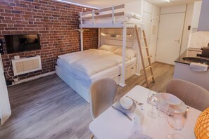 1 Schlafzimmer, Reisekinderbett, WLAN, Bettwäsche