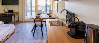 Surfers Oase | Terrace & Lake View