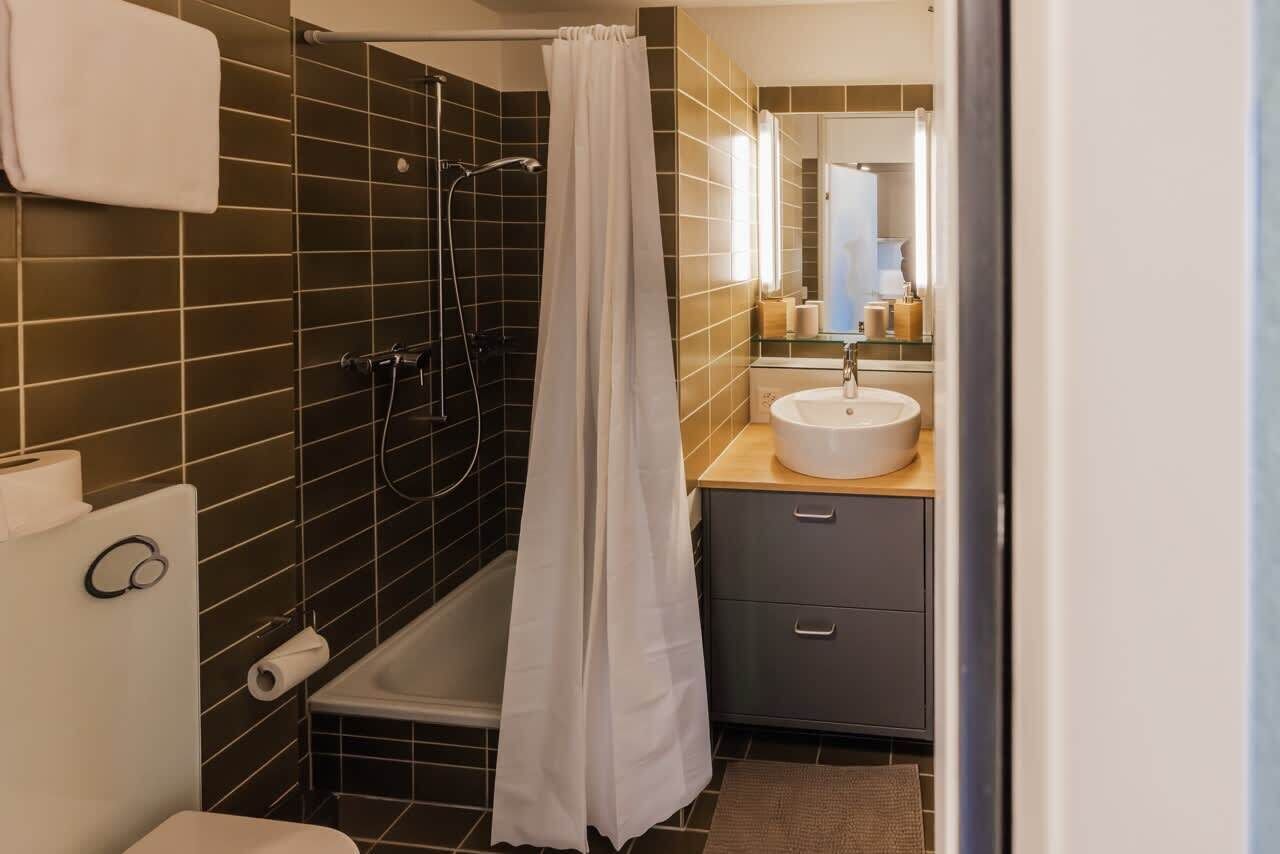 淋浴设施、吹风机、毛巾