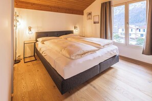 Lit parapluie, Wi-Fi, draps fournis