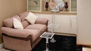 Unclassified image, 2 of 16, button - Room-luxury Homestay Near Excel London C (London)