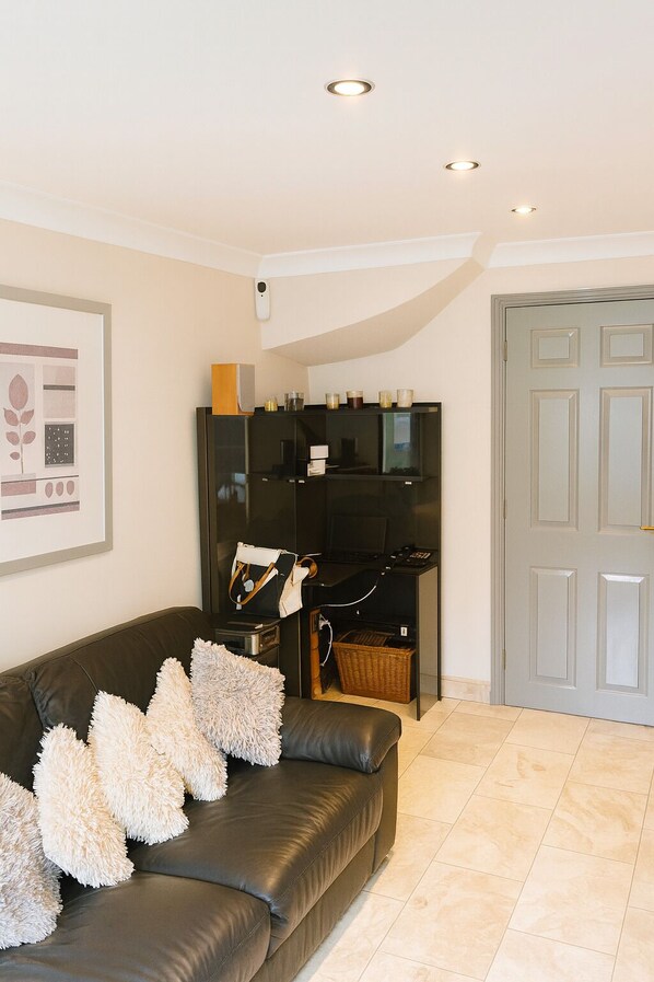 Room, 1 Bedroom, Smoking, Patio | Living room - Room-luxury Guest Room in East London wi (London)