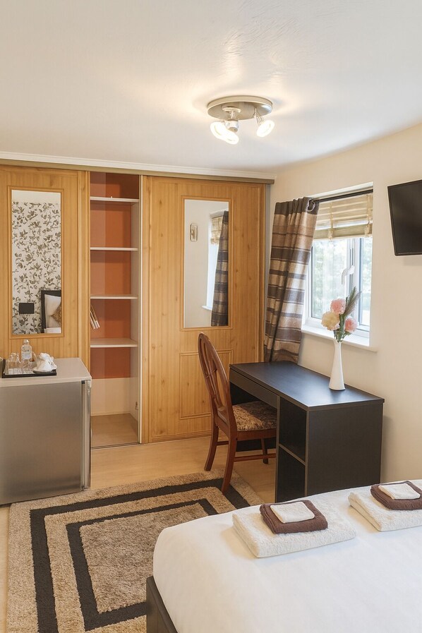 Room, 1 Bedroom, Smoking, Patio | 1 bedroom - Room-luxury Guest Room in East London wi (London)