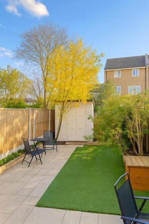 Shared Dormitory, 1 Bedroom, Smoking, Patio | Garden - Room-luxury Room in East London Excel (London)