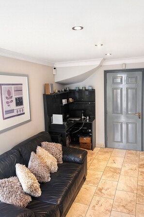 共同ドミトリー 1 ベッドルーム 喫煙可 パティオ | リビングルーム