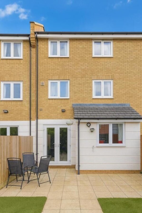 Shared Dormitory, 1 Bedroom, Smoking, Patio | Exterior - Room-luxury Room in East London Excel (London)