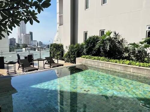 Super Cozy and Clean Condo in Manila Near De La Salle University