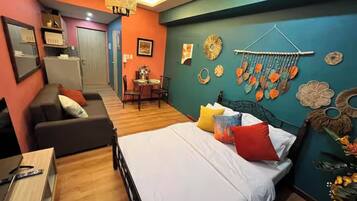 Iron/ironing board, WiFi, bed sheets
