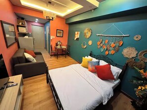 Iron/ironing board, WiFi, bed sheets - Super Cozy and Clean Condo in Manila Near De La Salle University (Manila)
