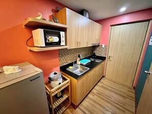 Private kitchen - Super Cozy and Clean Condo in Manila Near De La Salle University (Manila)