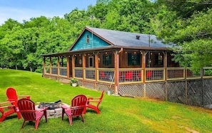 Property grounds - Spirit Bear – Cabin on 4 Private Acres | Hot Tub, Game Room, Lake | Sleeps 7 (Sevierville)