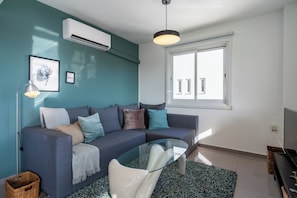 Apartment, 2 Bedrooms, Kitchen, City View | Living room