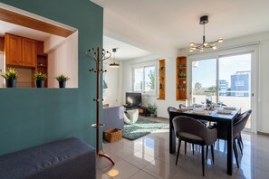 Reception - Jayde 2-BR Apt. & Balcony in Larnaca (Larnaca)