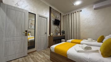 Una scrivania, postazione laptop, Wi-Fi gratuito