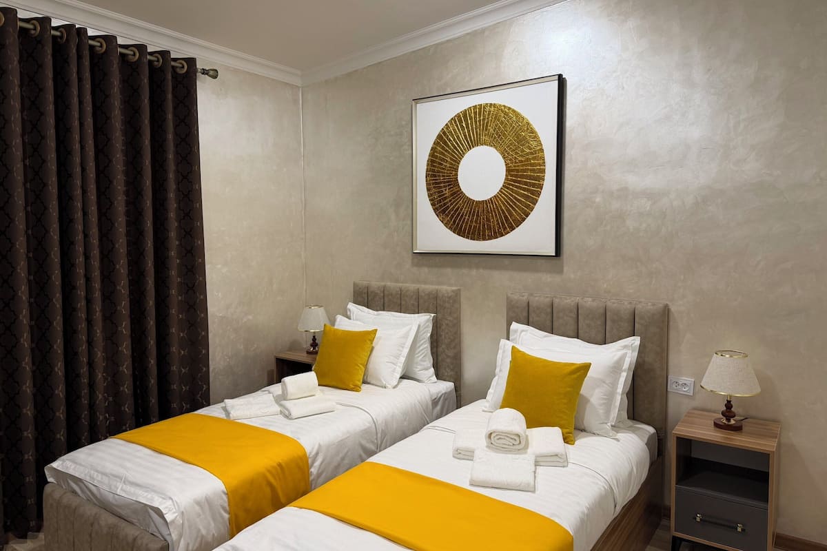 Una scrivania, postazione laptop, Wi-Fi gratuito