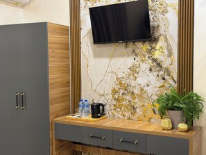 デスク、ノートパソコン用作業スペース、WiFi (無料)