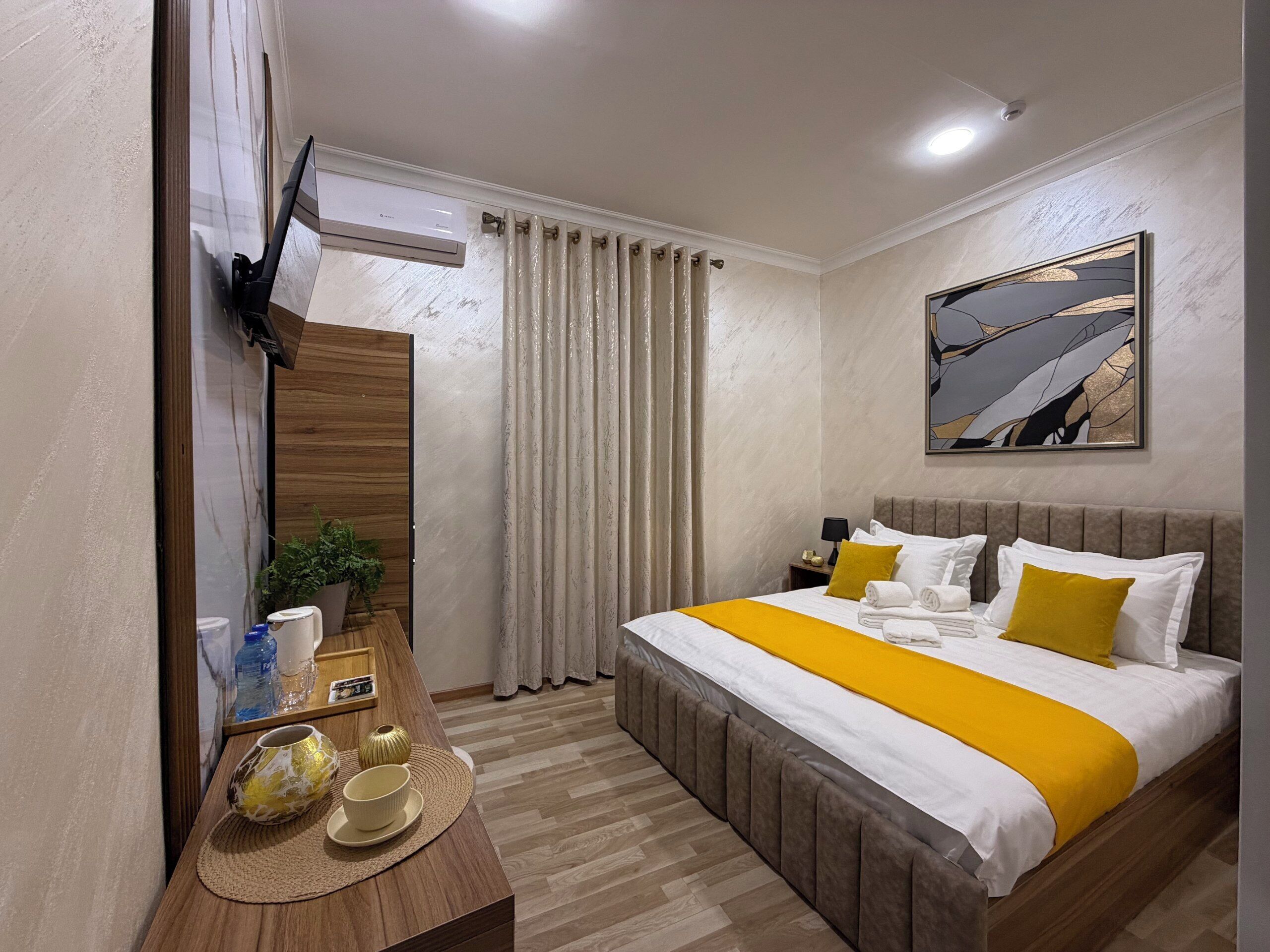 Escritorio, espacio para trabajar con un portátil, wifi gratis