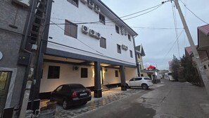 واجهة المنشأة