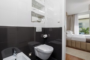 Shower, hair dryer, bidet, towels - Apartment Lara - rooftop pool, 2 bedroom, sea view (Ičići)