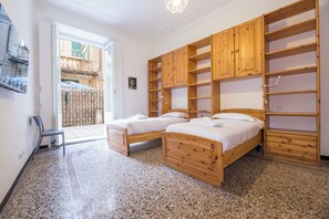 Apartment, 5 Bedrooms, Balcony - Airy 5BR Flat with Balcony - Old Town (Genoa)